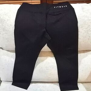 NWT Fitwear 3/4 Leggings Designed in New Zealand-$89 Retail Size Meduim (6)